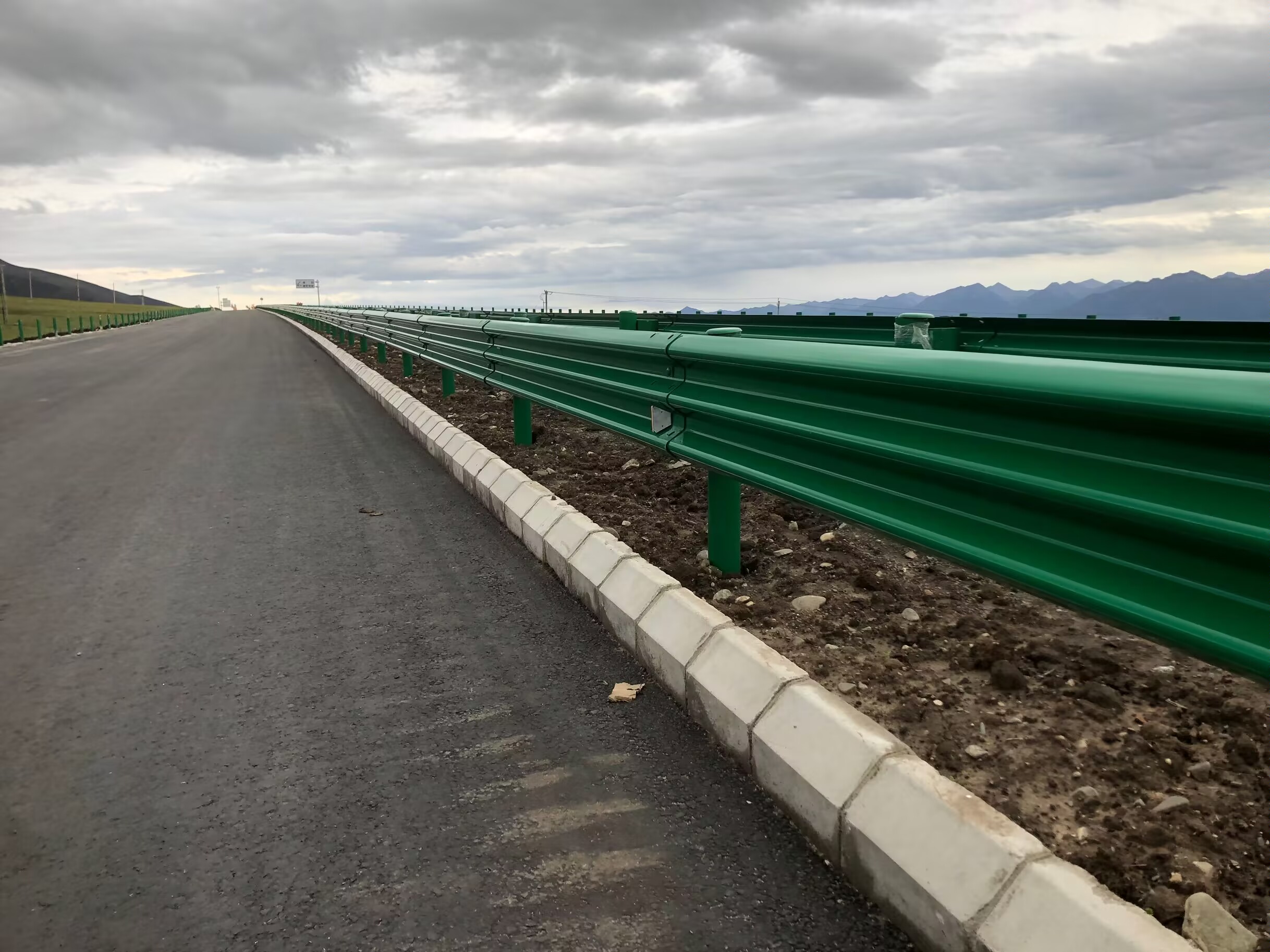 革吉县乡村公路波形护栏高速公路波形护栏 - 推荐